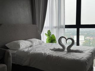 Urban Grey Studio at HighPark Suites - 0
