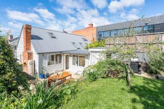 Dolly's Cottage - Timeless Retreat near Hobart CBD - 6