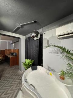 Secret Suites - Love Making Romatic Abode - 3