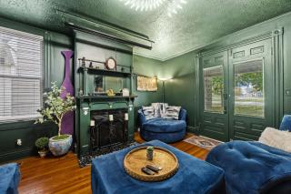 Southern Parkway Retreat Near Attractions & Dining - 0