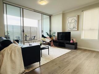Merrylands 2bedrooms Apt with free car parking - Merrylands - 0