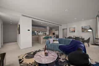 Opulent Harbourside Sanctuary - 9