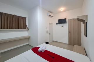 RedDoorz Near RS Panti Wilasa Semarang - 3