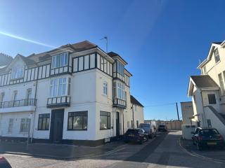 Coastline Retreats - Stunning Sea View Apartment, Netflix - 0