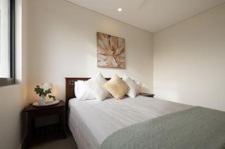 Exquisite new listing in perfect location - 8