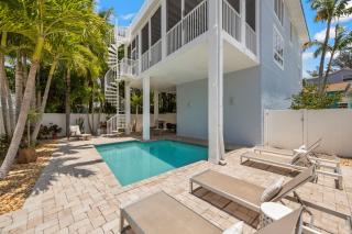 Points Hideaway - Beautiful Home wStunning SunsetWater Views on Bean Point Pool Bar Foosball - 0