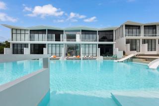 Unique Pool Slide Access Townhouse - 7