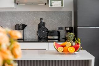 Pool Access Spacious Townhouse and Kids Slide - 4