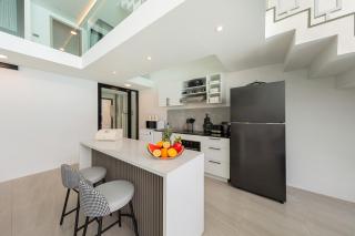 Pool Access Spacious Townhouse and Kids Slide - 1