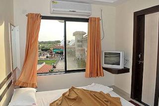 KDM Hotel Sai Geeta Shirdi a walk away from Saibaba Temple - 0