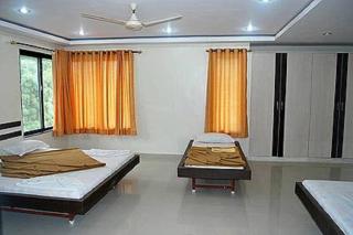 KDM Hotel Sai Geeta Shirdi a walk away from Saibaba Temple - 4