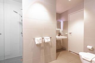 Modern 2br Apt In William St Melbourne Cbd - 2