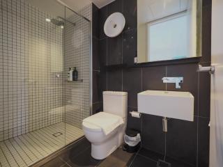 Modern Cbd 2br2ba Apartment In Melbourne With Pool - 2