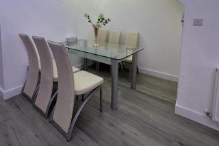 Apartment - Sleeps up to 6 & free parking - 4