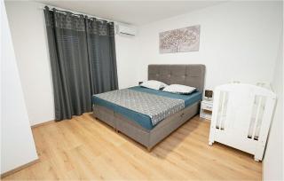 Amazing Apartment In Zmijavci - 2