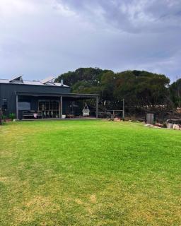 Stokes Bay Surf Shack - 5