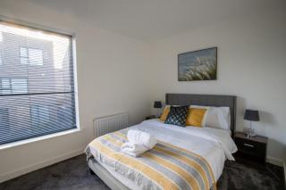 Luxury Deluxe Favoured Home - 4 bedroom - 9 Guests - Contractors Welcome - 6