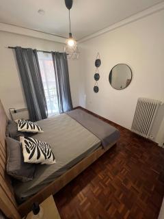 Charming Apartment, Walk to Metro & Markets - 6
