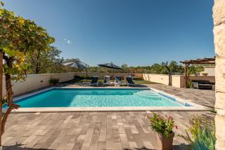 Holiday House Laetitia with pool - 2