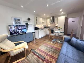 Stylish One Bed With Parking by Accommodation Windsor - 1