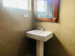 White Vintage Bungalow Nuwara Eliya - 6