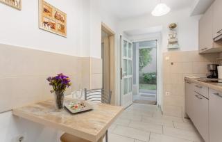 Apartman Ivana by Villas Guide - 9