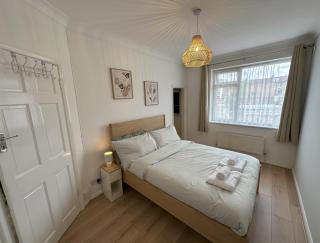 2-Bed Flat in Northwood Hills - Free Parking - 5