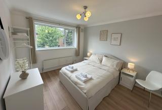 2-Bed Flat in Northwood Hills - Free Parking - 7