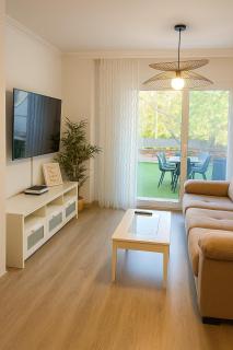 Alhambra Tropical - Terraza Oasis Smart TV y Relax a 7min de la Playa - 9