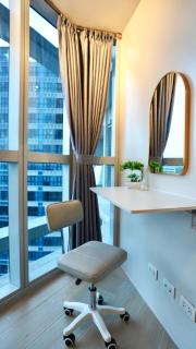 Luxury 2BR in Uptown Parksuites BGC Balcony & Prime location - 6