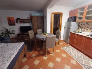 STUDIO , I.G.KOVAČIĆA 73 PUNAT - 8