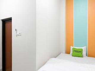 Urbanview Hotel Simple near Pakuwon Mall Jogja - 1