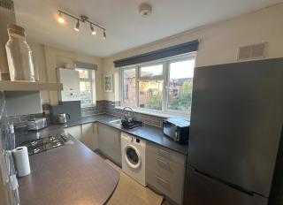2-Bed Flat in Northwood Hills - Free Parking - 3