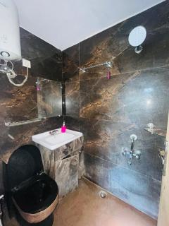 Hotel Green Valley - Opposite Punjab & Sind Bank Ashram - 2