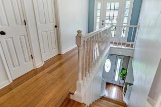 Modern 1- Queen Bed On Quiet Block - 5