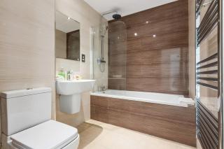 Spacious 3BR Home for 7 Near ExCeL & O2 Arena - 2