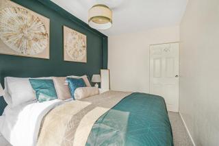 Contractor ready Homes Secure Parking - 5