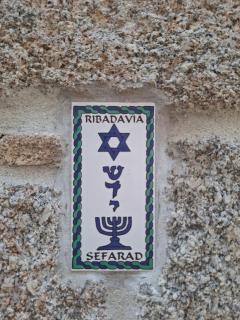 O Enxido - Vive dentro de la muralla de Ribadavia - 1