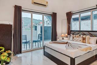 Quarts by Pine Stays, Lonavala - 4