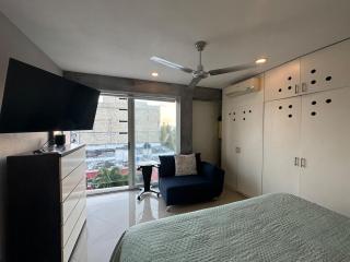 2BR Penthouse with Rooftop Pool - 2