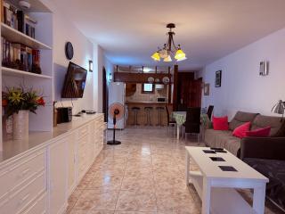 Lovely Los Cris Apartment - 7