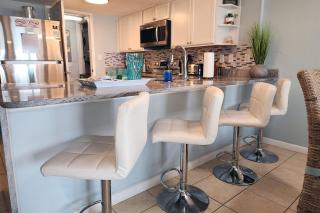 Oceanfront Condo - Balcony Views & Beach Access - 7