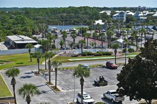 Oceanfront Condo - Balcony Views & Beach Access - 4