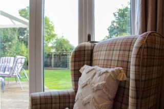 Spacious 3-Bed Bungalow with Parking in Pensby by Rework Accommodation - 9