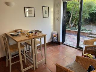 Old Town Cottage - 6