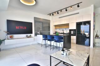 Bat Galim Beachside stay by Lime Luxe - 8
