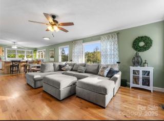 Harmony House - cozy, private mountain home, with firepit and pool table, located 10 minutes from Tryon Equestrian Center, Lake Lure, Local Wineries, and wedding venues - 9