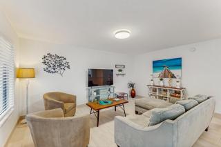 The Sailor's Perch, Unit 1 - 5