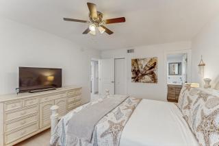 The Sailor's Perch, Unit 1 - 2