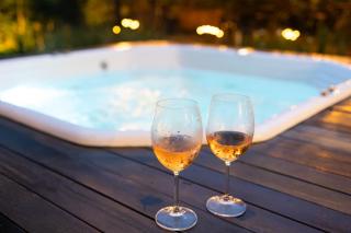 Chalé Novo - 4 quartos - 12 camas - Hidromassagem e Ar condicionado nos quartos - Cond Montserrat - 7